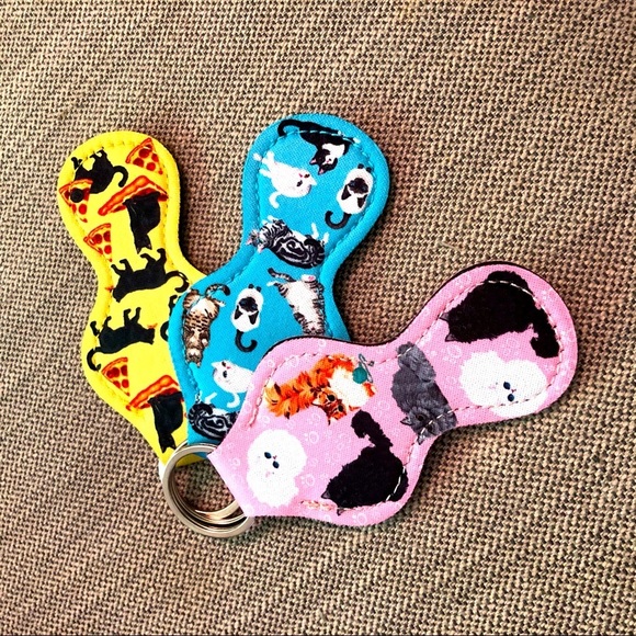 🍪 2/$10 Kitty Lip Balm Key Fob - Picture 2 of 4